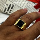 انگشتر مردانه لوکس با نگین مشکی و طراحی شیک