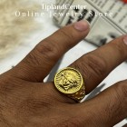 انگشتر ورساچه طلایی مردانه با طراحی برندپسند و لوکس