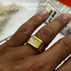 انگشتر مردانه مشابه طلا با نگین‌های طرح برلیان