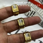 انگشتر مردانه مشابه طلا با نگین‌های طرح برلیان